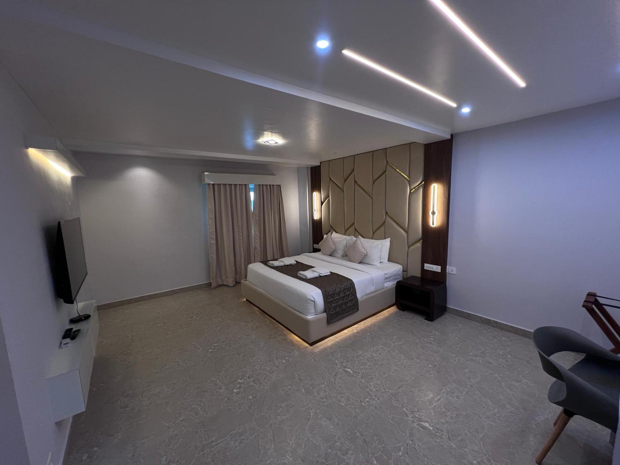 Silver Stone Park Resort, Kovilpatti 外观 照片