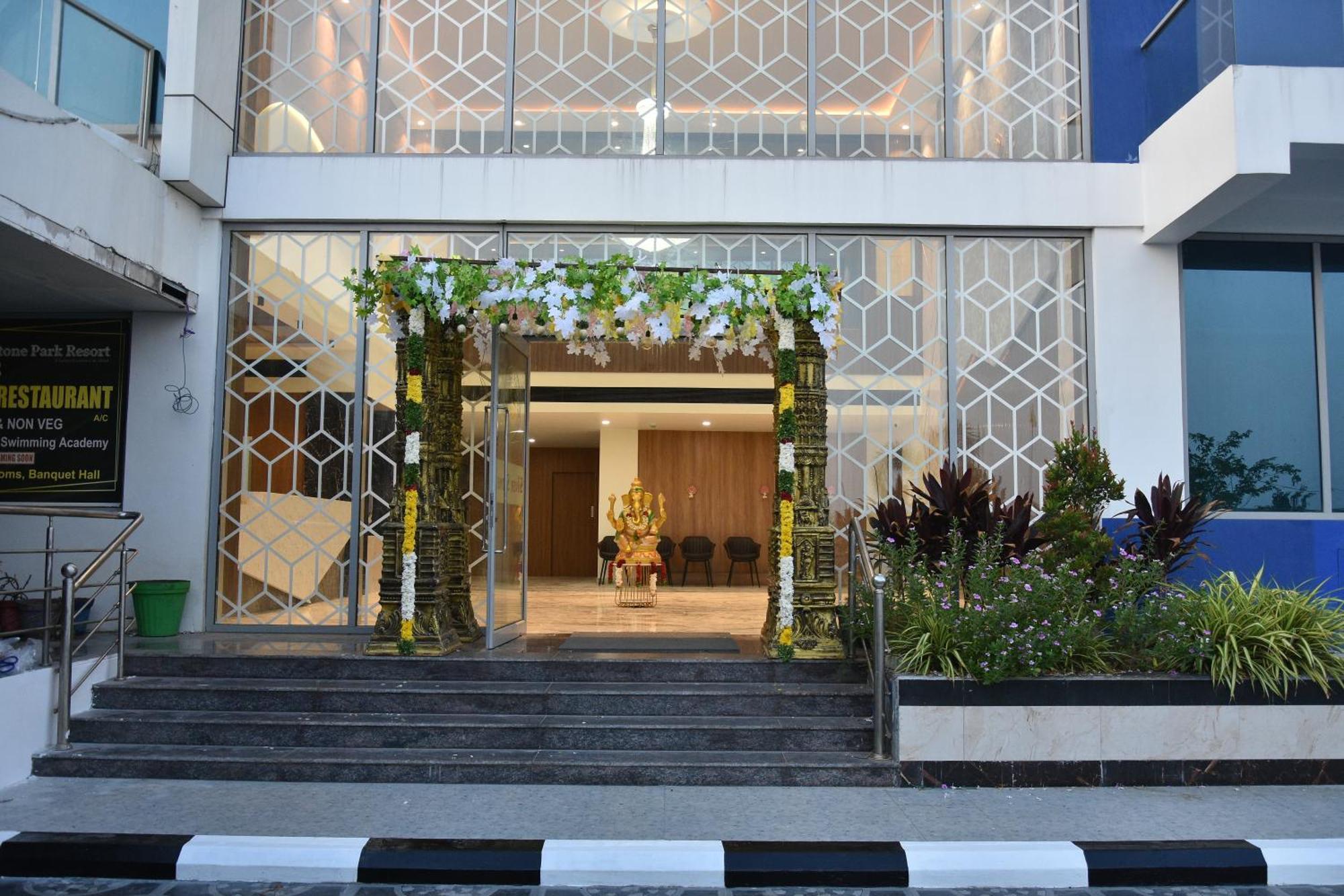 Silver Stone Park Resort, Kovilpatti 外观 照片