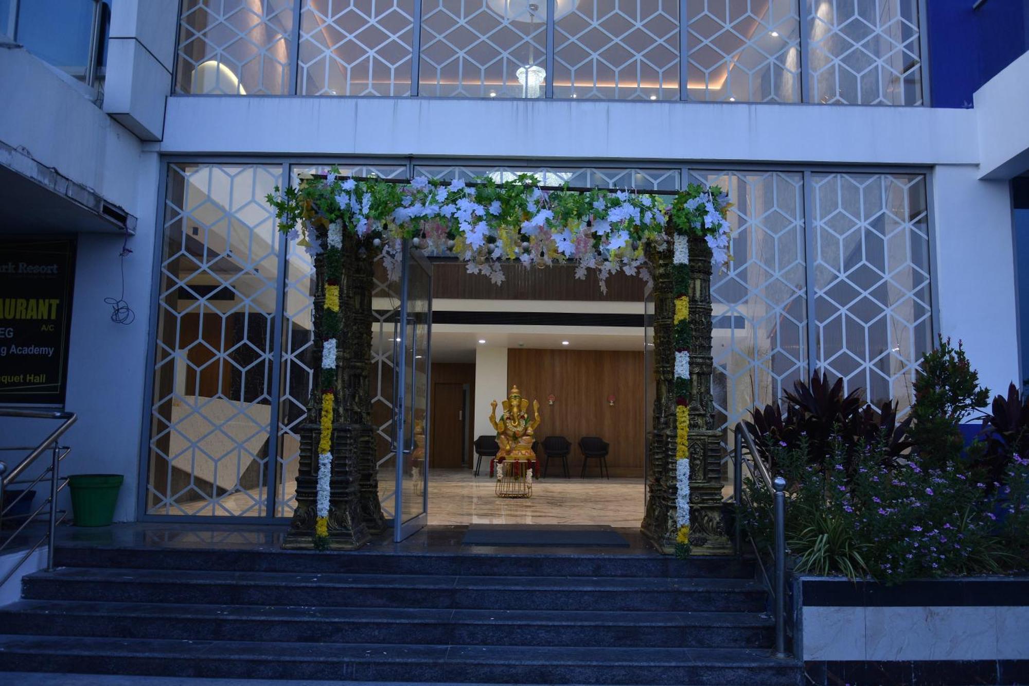 Silver Stone Park Resort, Kovilpatti 外观 照片